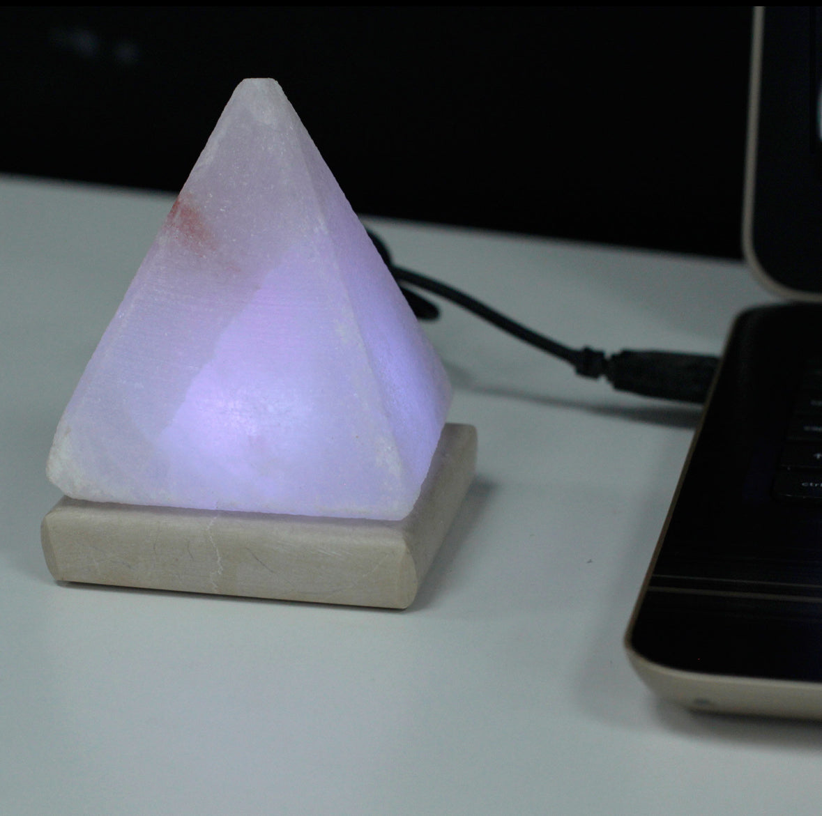 Quality USB Pyramid WHITE Salt Lamp - 9 cm (multi)